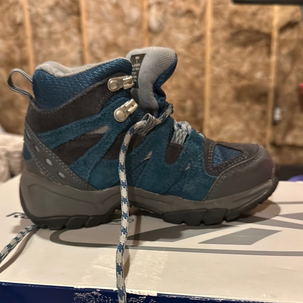 LL bean hiking style boots. Only worn a few times. Like brand new.